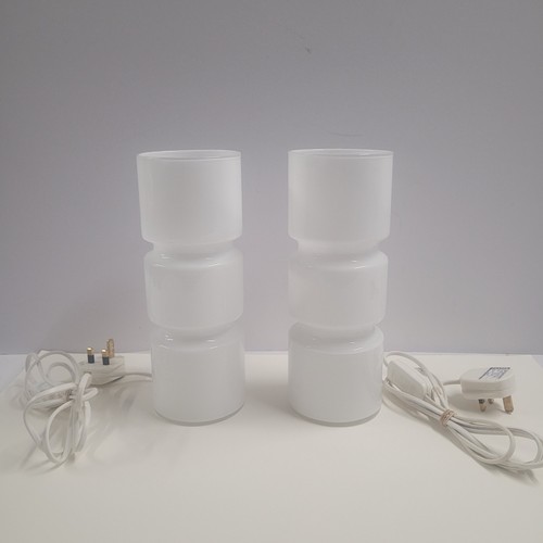 Pair habitat white fitz - of,